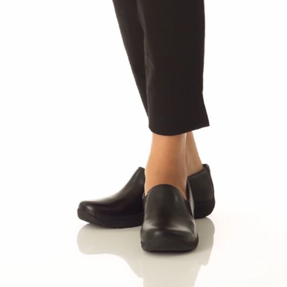 Dansko Linley Slip Resistant Leather Platform Slip-On Shoes(Size 40) - Picture 2 of 10